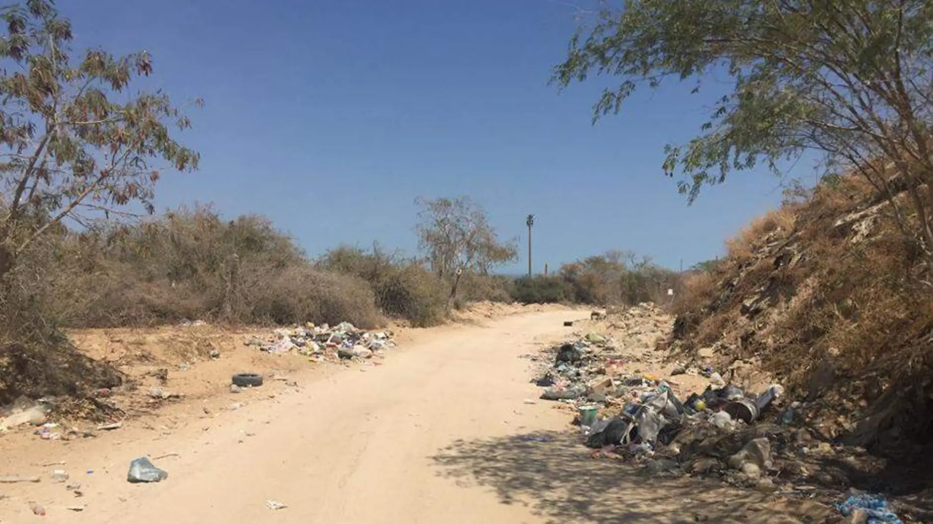 Basura arroyo caminos